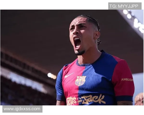 耸肩动作成经典画面 足球球星个性姿态引发球迷热议