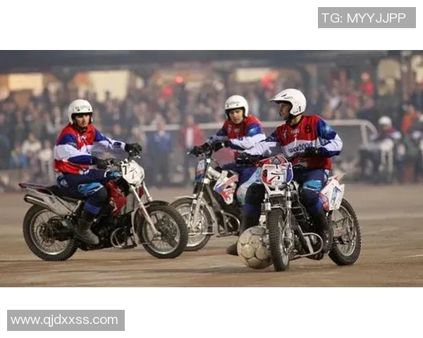 足球明星骑摩托车挑战极限速度他是如何兼顾足球与激情的 足球明星骑摩托车挑战极限速度他是如何兼顾足球与激情的