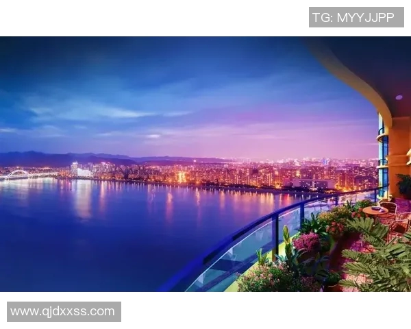 足球球星携手共创辉煌:跨界合作与球场上的精彩故事